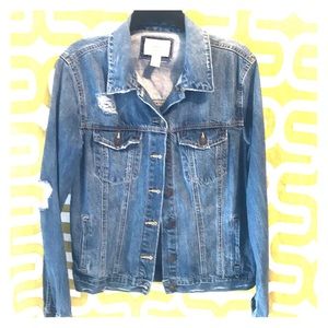 Classy denim jacket for that slim fit